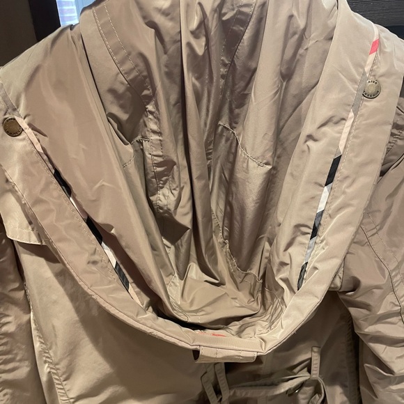 Burberry Hooded Short Showerproof Trench
Coat - Picture 7 of 16